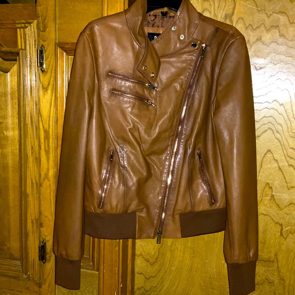 DKNY Genuine leather brown/camel moto jacket w zipper pockets and elastic edges - Picture 1 of 3